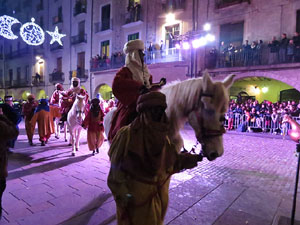 La Cavalcada de Reis 2017. Arribada a la pla&ccedil;a del Vi i rebuda de l'alcaldessa