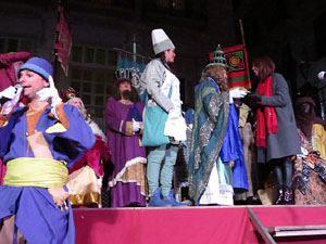 La Cavalcada de Reis 2017. Arribada a la pla&ccedil;a del Vi i rebuda de l'alcaldessa