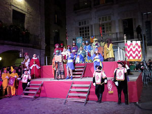 La Cavalcada de Reis 2017. Arribada a la pla&ccedil;a del Vi i rebuda de l'alcaldessa