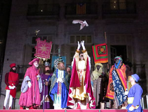 La Cavalcada de Reis 2017. Arribada a la pla&ccedil;a del Vi i rebuda de l'alcaldessa