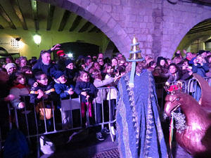 La Cavalcada de Reis 2017. Arribada a la pla&ccedil;a del Vi i rebuda de l'alcaldessa