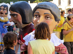 Sant Joan 2016. Arribada de la Flama del Canig&oacute;. La cercavila