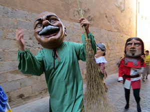 Sant Joan 2016. Arribada de la Flama del Canig&oacute;. La cercavila