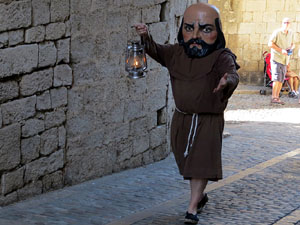 Sant Joan 2016. Arribada de la Flama del Canig&oacute;. La cercavila