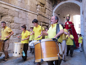 Sant Joan 2016. Arribada de la Flama del Canig&oacute;. La cercavila