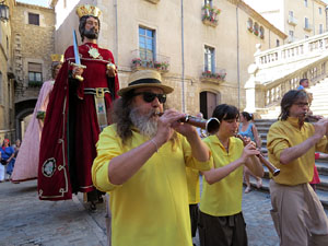 Sant Joan 2016. Arribada de la Flama del Canig&oacute;. La cercavila