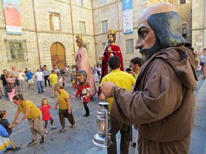 Sant Joan 2016. Arribada de la Flama del Canig&oacute;. La cercavila