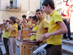 Sant Joan 2016. Arribada de la Flama del Canig&oacute;. La cercavila