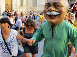 Sant Joan 2016. Arribada de la Flama del Canig&oacute;. La cercavila