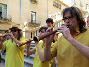 Sant Joan 2016. Arribada de la Flama del Canig&oacute;. La cercavila
