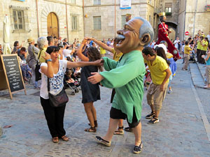 Sant Joan 2016. Arribada de la Flama del Canig&oacute;. La cercavila