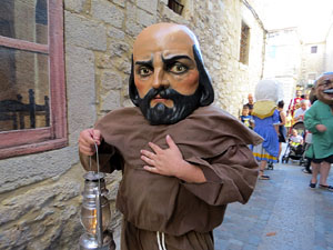 Sant Joan 2016. Arribada de la Flama del Canig&oacute;. La cercavila