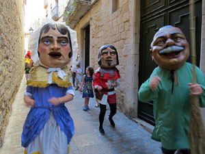 Sant Joan 2016. Arribada de la Flama del Canig&oacute;. La cercavila