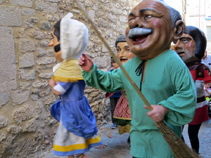 Sant Joan 2016. Arribada de la Flama del Canig&oacute;. La cercavila