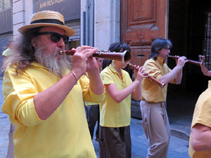 Sant Joan 2016. Arribada de la Flama del Canig&oacute;. La cercavila