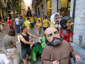Sant Joan 2016. Arribada de la Flama del Canig&oacute;. La cercavila