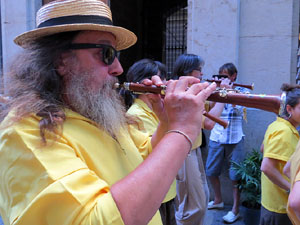 Sant Joan 2016. Arribada de la Flama del Canig&oacute;. La cercavila