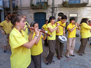 Sant Joan 2016. Arribada de la Flama del Canig&oacute;. La cercavila