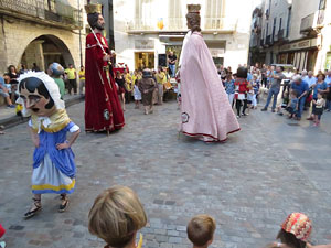 Sant Joan 2016. Arribada de la Flama del Canig&oacute;. Ballada de cloenda a la pla&ccedil;a del Vi