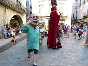 Sant Joan 2016. Arribada de la Flama del Canig&oacute;. Ballada de cloenda a la pla&ccedil;a del Vi