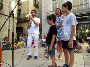Sant Joan 2016. Arribada de la Flama del Canig&oacute;. Encesa del foc a la pla&ccedil;a del Vi
