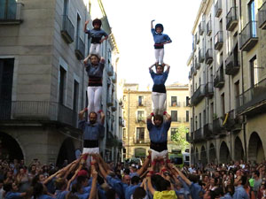 Sant Joan 2016. Arribada de la Flama del Canig&oacute;. Encesa del foc a la pla&ccedil;a del Vi