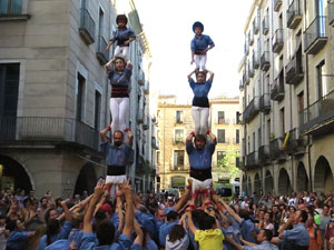 Sant Joan 2016. Arribada de la Flama del Canig&oacute;. Encesa del foc a la pla&ccedil;a del Vi