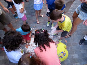 Sant Joan 2016. Arribada de la Flama del Canig&oacute;. Jocs a la pla&ccedil;a del Vi
