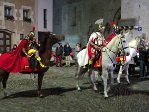 Setmana Santa 2016 a Girona. Sortida dels Manaies per lliurar el Pen&oacute;