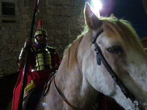Setmana Santa 2016 a Girona. Sortida dels Manaies per lliurar el Pen&oacute;