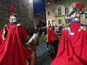 Setmana Santa 2016 a Girona. Sortida dels Manaies per lliurar el Pen&oacute;