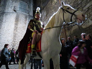 Setmana Santa 2016 a Girona. Sortida dels Manaies per lliurar el Pen&oacute;
