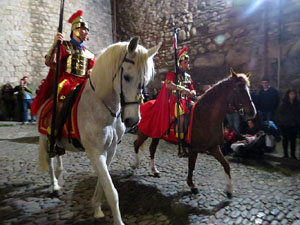 Setmana Santa 2016 a Girona. Sortida dels Manaies per lliurar el Pen&oacute;