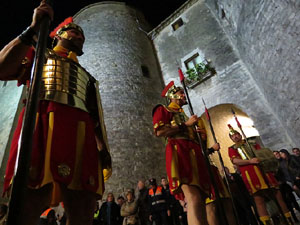 Setmana Santa 2016 a Girona. Sortida dels Manaies per lliurar el Pen&oacute;