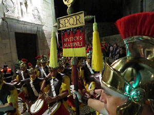 Setmana Santa 2016 a Girona. Sortida dels Manaies per lliurar el Pen&oacute;