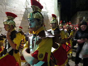 Setmana Santa 2016 a Girona. Sortida dels Manaies per lliurar el Pen&oacute;