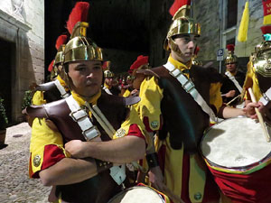 Setmana Santa 2016 a Girona. Sortida dels Manaies per lliurar el Pen&oacute;