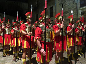 Setmana Santa 2016 a Girona. Sortida dels Manaies per lliurar el Pen&oacute;