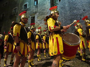 Setmana Santa 2016 a Girona. Sortida dels Manaies per lliurar el Pen&oacute;