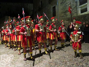 Setmana Santa 2016 a Girona. Sortida dels Manaies per lliurar el Pen&oacute;