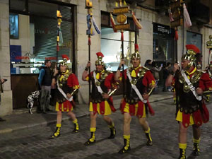 Setmana Santa 2016 a Girona. Sortida dels Manaies per lliurar el Pen&oacute;