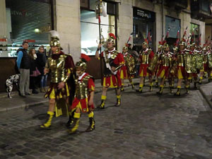 Setmana Santa 2016 a Girona. Sortida dels Manaies per lliurar el Pen&oacute;