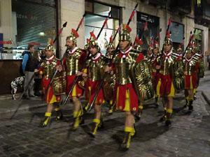 Setmana Santa 2016 a Girona. Sortida dels Manaies per lliurar el Pen&oacute;