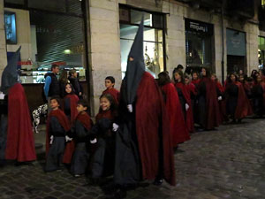Setmana Santa 2016 a Girona. Sortida dels Manaies per lliurar el Pen&oacute;