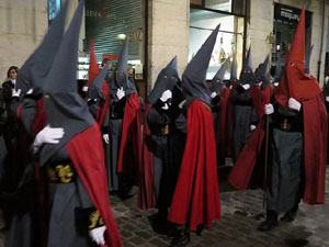 Setmana Santa 2016 a Girona. Sortida dels Manaies per lliurar el Pen&oacute;