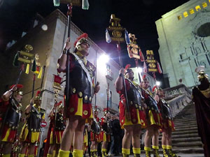 Setmana Santa 2016 a Girona. Sortida dels Manaies per lliurar el Pen&oacute;