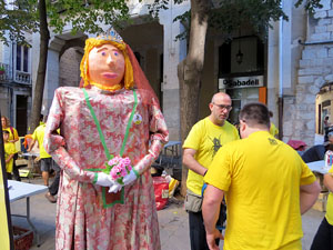 Taller de capgrossos i bastoners organitzat pel grup geganter Fal&middot;lera Gironina