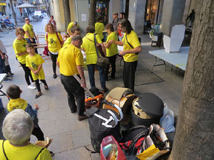 Taller de capgrossos i bastoners organitzat pel grup geganter Fal&middot;lera Gironina