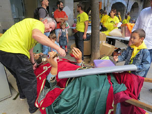 Taller de capgrossos i bastoners organitzat pel grup geganter Fal&middot;lera Gironina