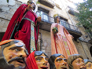Taller de capgrossos i bastoners organitzat pel grup geganter Fal&middot;lera Gironina
